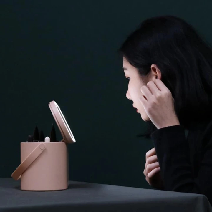 Mad Ally Portable Make Up Box With LED Lights; White 6 Mad Ally Portable Make Up Box With LED Lights; White - Image 4